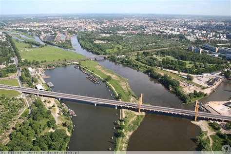 W wydanym dzisiaj postanowieniu wiceprezes trybunału rosario silva de lapuerta uwzględniła wniosek czech do czasu ogłoszenia ostatecznego wyroku. Most Milenijny z lotu ptaka, Wrocław - zdjęcia