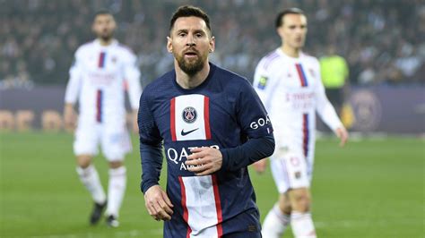 lionel messi some fans whistle as messi s name is announced as paris saint germain s season