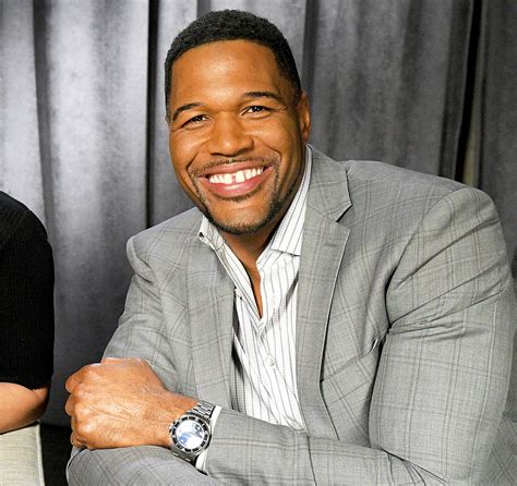Where is 'gma' star michael strahan this week? Michael Strahan Explains Pinky Injury