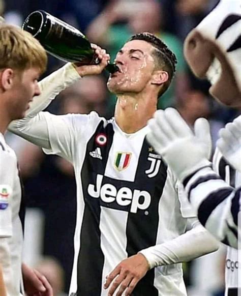 Ronaldo Said I Don T Drink Alcohol Leo Legend Messi