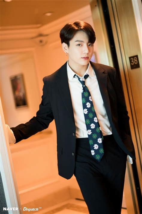 Jungkook is now the first and only korean idol to ever spend 75 weeks charting on billboard world digital song sales, with his solo euphoria! Fakta Menarik Dan Profil Lengkap Jungkook BTS - Blog Unik