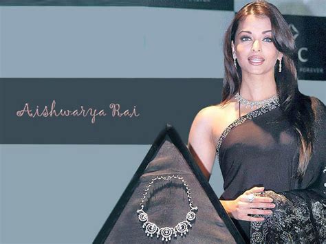 Aishwarya Rai Stunning Wallpaper In Black Saree Pretty Aishwarya Rai