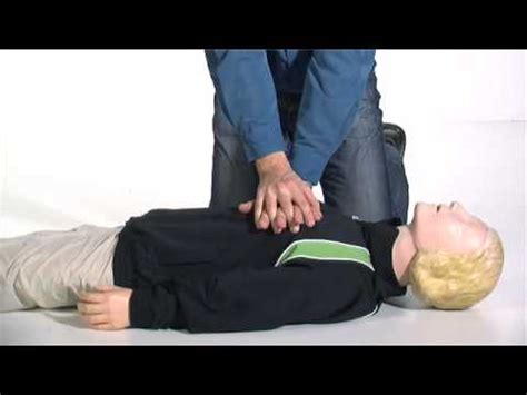 Prestan baby reanimatiepop met nieuwe feedbackmonitor. reanimatie op pop.m4v - YouTube