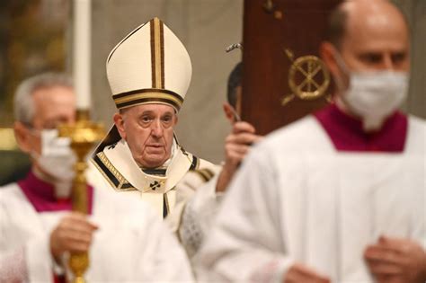 Papa Francisco Celebra Misa De Nochebuena Para Conmemorar La Natividad