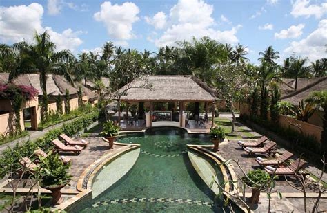 The town is surrounded by rainforests and terraced rice paddies, and dotted with temples and shrines. Furama Villas & Spa Ubud - Bali Discover