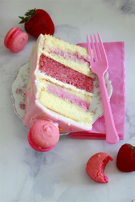 Check spelling or type a new query. Strawberry Cream Cake - Layer Cake Parade