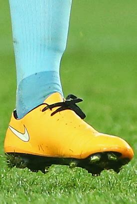 The frequent need to urinate may occur during the day, at night, or both. Global Boot Spotting - SoccerBible