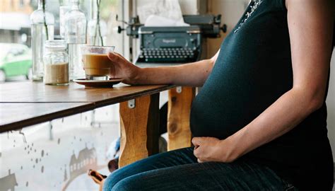 Angry Stranger Chucks Out Pregnant Womans Coffee Screams At Her In