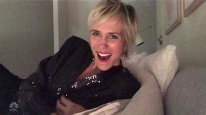 Kristen Wiig Flashes Her Boobs During The Saturday Night Live Season
