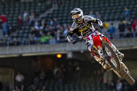 250 group b qualifying session 1. Oakland Practice Gallery - Supercross - Racer X Online