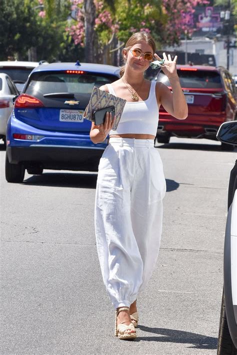 Julianne hough wavy hairstyle classy short blode bob hairstyle colored bob hairstyle Julianne Hough Summer Street Style 08/28/2020