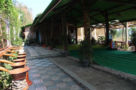 Rumah nuansa alam dapat membantu menghilangkan kepenatan setelah aktivitas seharian. Ruang Makan Nuansa Alam - Deco Desain Rumah