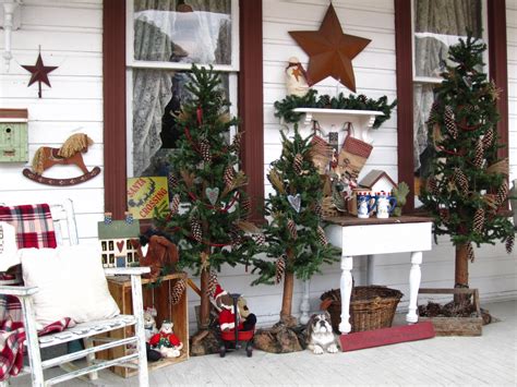 Looking for some christmas porch inspiration? ~SuesJunkTreasures~: ~Rustic Country Christmas on my front ...