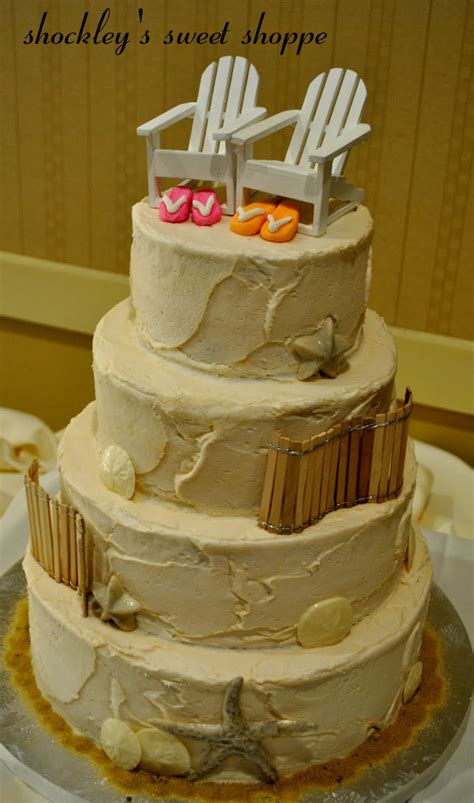 No matter if you prefer elegant, simple, or unique wedding cake designs you will be blown away by our list of amazing wedding cakes. shockleyssweetshoppe-ReadWrite