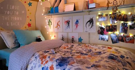 If you want to attend yale university, you must put your application in at least two years before you want to be there. Dorm Decor at Yale University | Teen Vogue