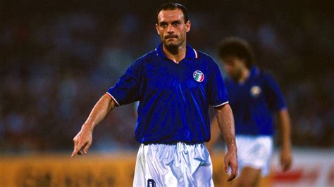 Totò schillaci fa gol in bici elettrica, testimonial a messina di green days. I 15 libri sportivi da non perdere quest'estate - Calcio ...