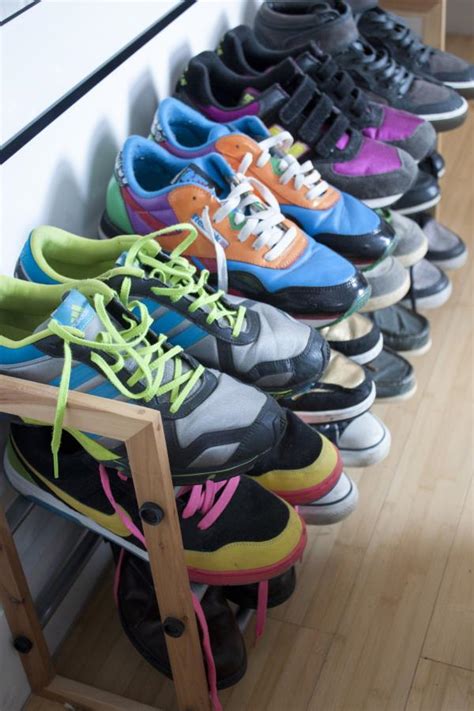 How to tidy a bedroom. How To Organize Your Closet