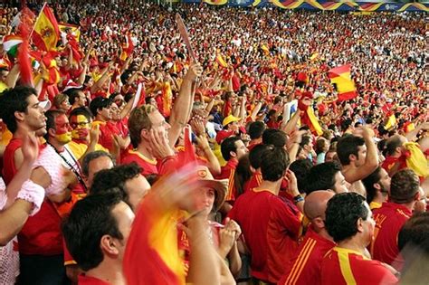Check spelling or type a new query. Los 13 equipos de fútbol europeo con más fans ...
