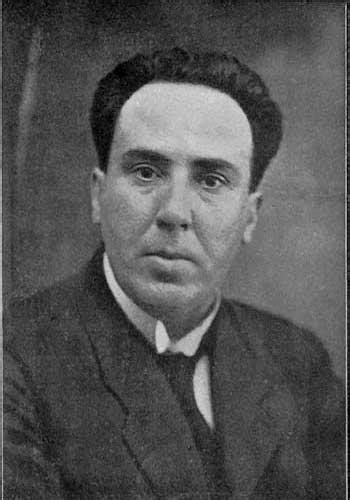 Conocer soria te llevará a callejear por una ciudad de poetas, donde recorrerás los paseos, plazas, callejuelas y rincones que enamoraron a bécquer, machado y gerardo diego. Antonio Machado - Poemas de Antonio Machado