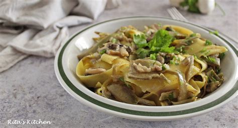 Ingredienti per 4 porzioni lessare le pappardelle e scolarle al dente unirle nella padella con il radicchio e lo speck ed amalgamare per bene prima di. Ricetta Pappardelle con funghi e carciofi | Ricettario Tipico