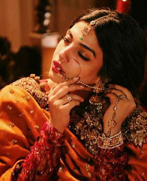 Sonya Hussyn Looks Stunning In Ishq Zahenaseeb Bts Reviewitpk