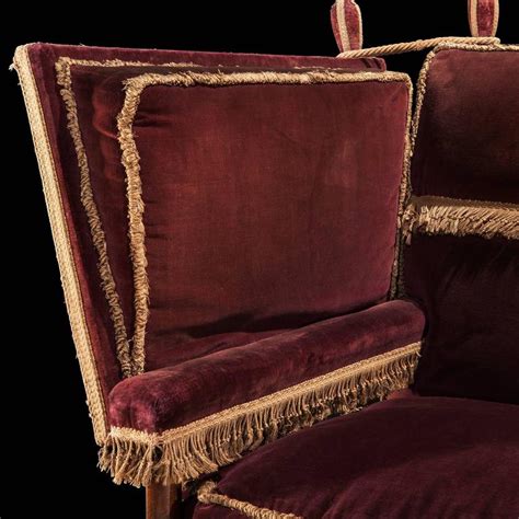 Veja dicas e inspirações para essa tendência que está com tudo na decoração! Velvet Knole Sofa at 1stdibs