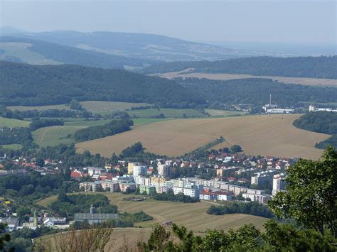 Brezová pod bradlom (mohyla m.r. Mohyla M. R. Štefánika v Brezovej pod Bradlom | Dromedár.sk