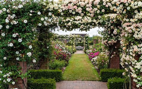 Features Of A Traditional English Garden Design