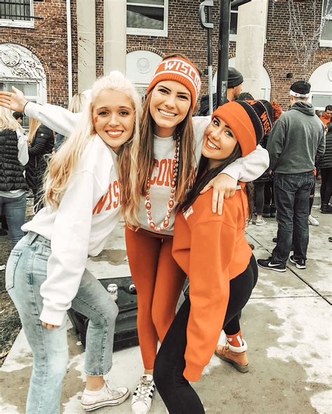 College Babes Pic