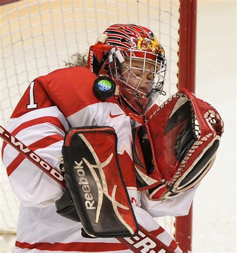 The official women's hockey page for the wisconsin badgers badgers Canadian women's hockey goalies launch Sochi battle ...