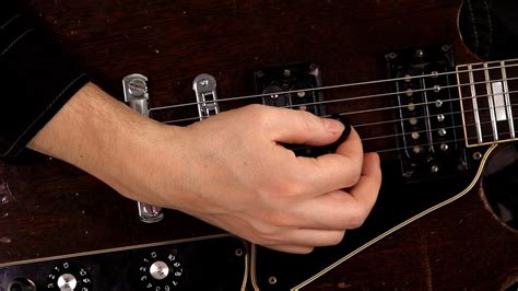 How To Hold A Guitar Pick Properly Gs02 Picking Hand Positioning