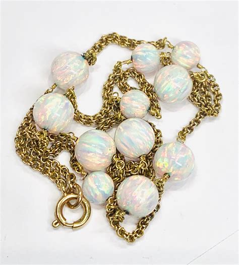 Stunning And Beautifully Coloured Vintage 9ct Gold 18 Inch Opal
