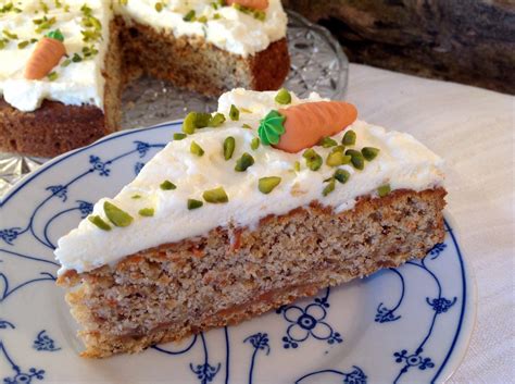 Zu einer kugel formen, in folie wickeln und etwa 30. Möhrenkuchen mit Walnüssen - Aus meinem Kuchen und ...