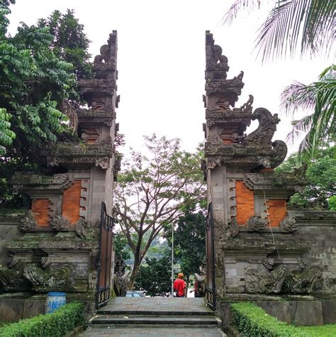 Rumah Adat Bali | Gapura Candi Bentar - Tradisi Tradisional
