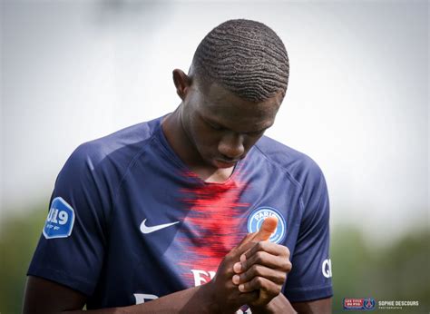 Jun 11, 2021 · tanguy nianzou (tanguy nianzou kouassi, born 7 june 2002) is a french footballer who plays as a centre back for german club fc bayern münchen. 17J-L1 Tanguy Nianzou Kouassi, 9ème plus jeune joueur de ...