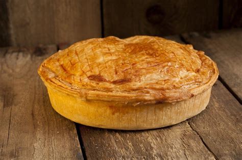 Tourte aux pommes de terre et chair à saucisse