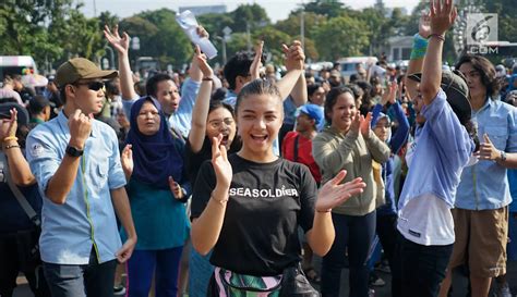 Foto Flashmob Meriahkan Pawai Bebas Sampah Plastik Foto Liputan Com