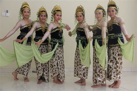 Marina Penaribadaya Sundanese Traditional Dance From West Java