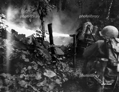 (61)【第４２日】沖縄戦と米軍基地を知る 那覇から１日バス旅行│field study onbattle of okinawa あくまで旅行記であるため、沖縄戦と直接関係なく、道中に起こったことも多少意図的に含めてありますのでよろしくお願いします。 疑念等あれば積極的に共有お願いします。 沖縄戦：火炎放射器 写真素材  1205266  - フォトライブラリー ...