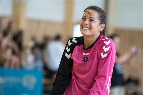 Cléopatre darleux is a french handball goalkeeper for brest bretagne handball and the french national team. Vidéo | Le festival de Cléopatre Darleux | HandNews