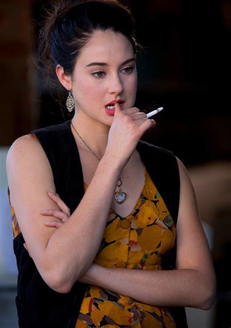Watch Shailene Woodley Gets Nsfw In 2 Clips From ‘white Bird In A Blizzard Plus New Pics