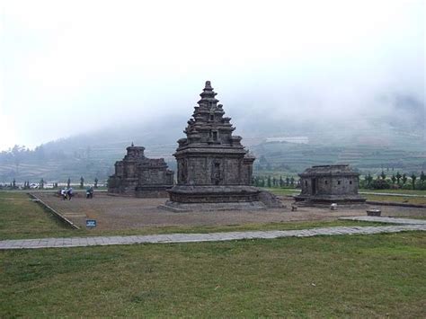 Dari analisa karbon, diperkirakan candi angin dibangun pada masa sebelum pembangunan candi borobudur. 5 Candi di Jawa Tengah Peninggalan Kerajaan Mataram Kuno ...