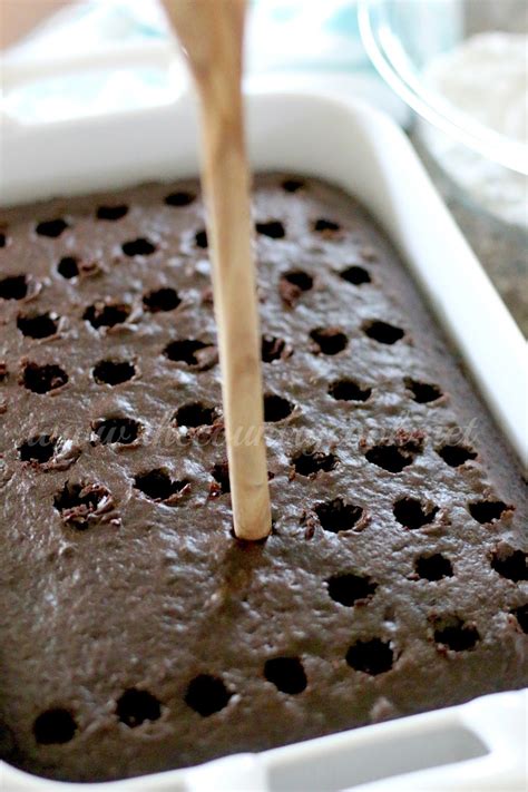 1 (15.25 ounce) box chocolate cake mix plus ingredients called for on cake mix (eggs, oil, water) 1 (3.4 ounce) box vanilla or white chocolate instant pudding mix (sugar free is fine, but either will work) 2 cups cold milk Oreo Pudding Poke Cake - The Country Cook