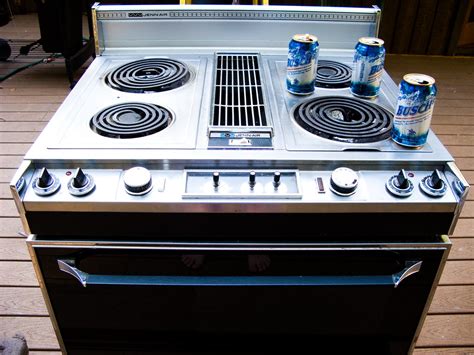 It provides a variety of burner surfaces that allow you to expand your cooking possibilities. old Jenn-Air stove | mitsy mcgoo | Flickr