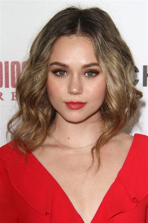 Brec Bassingers Hairstyles And Hair Colors Steal Her Style