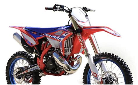 Choosing an enduro dirt bike takes serious consideration since there are so many options to choose from. 2021 Beta 300 RX Dirt Bike • DirtBike Sam