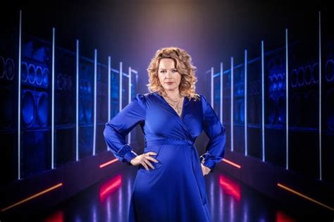 The voice van vlaanderen is a belgian reality singing competition for the flemish part of belgium, and which is part of the franchise that started in the netherlands as the voice of holland. The Voice Van Vlaanderen: 12 topstemmen trappen nog ...