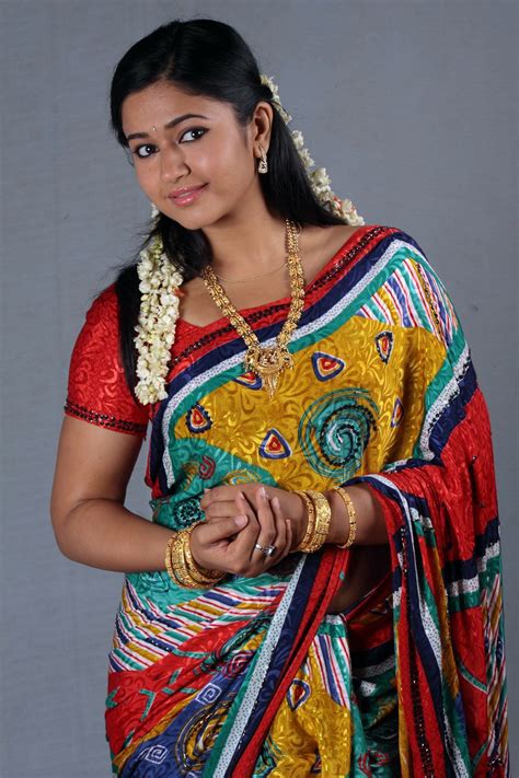 poonam-bajwa-latest-latest-fashion-design,-saree