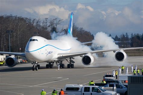 Boeings New 747 8 Continues A Jumbo Tradition Wired
