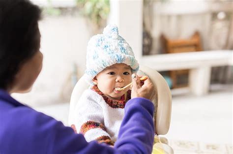 Selain mempengaruhi tumbuh kembang si kecil, dampak lainnya yang bisa didapatkan jika bayi memiliki bobot rendah dapat terjadi masalah pada. Pemberian MPASI Dini untuk Bayi dengan Berat Badan Kurang